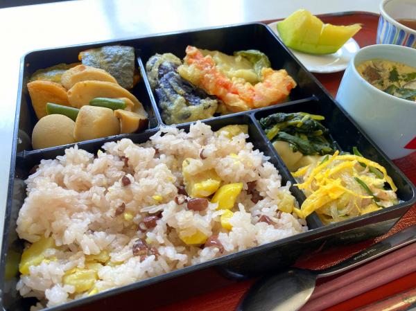 開所２０周年記念祝膳　もちろん100％手作りです。<br>